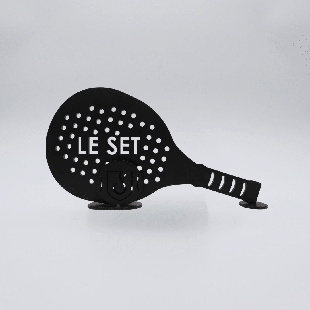Trophée padel pour Le Set : une raquette en métal pour récompenser les vrais joueurs - La P'tite Fabrik